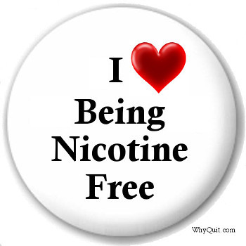 White heart button stating that I love being nicotine free