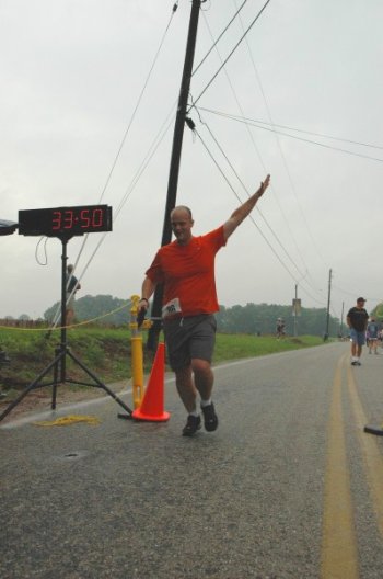 Gene Short, ex-smoker,completing a 5k run