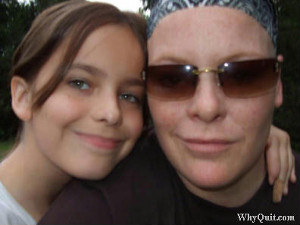 Deborah mit ihrer 11-jährigen Tochter Ariana nach dem Beginn der Chemotherapie
